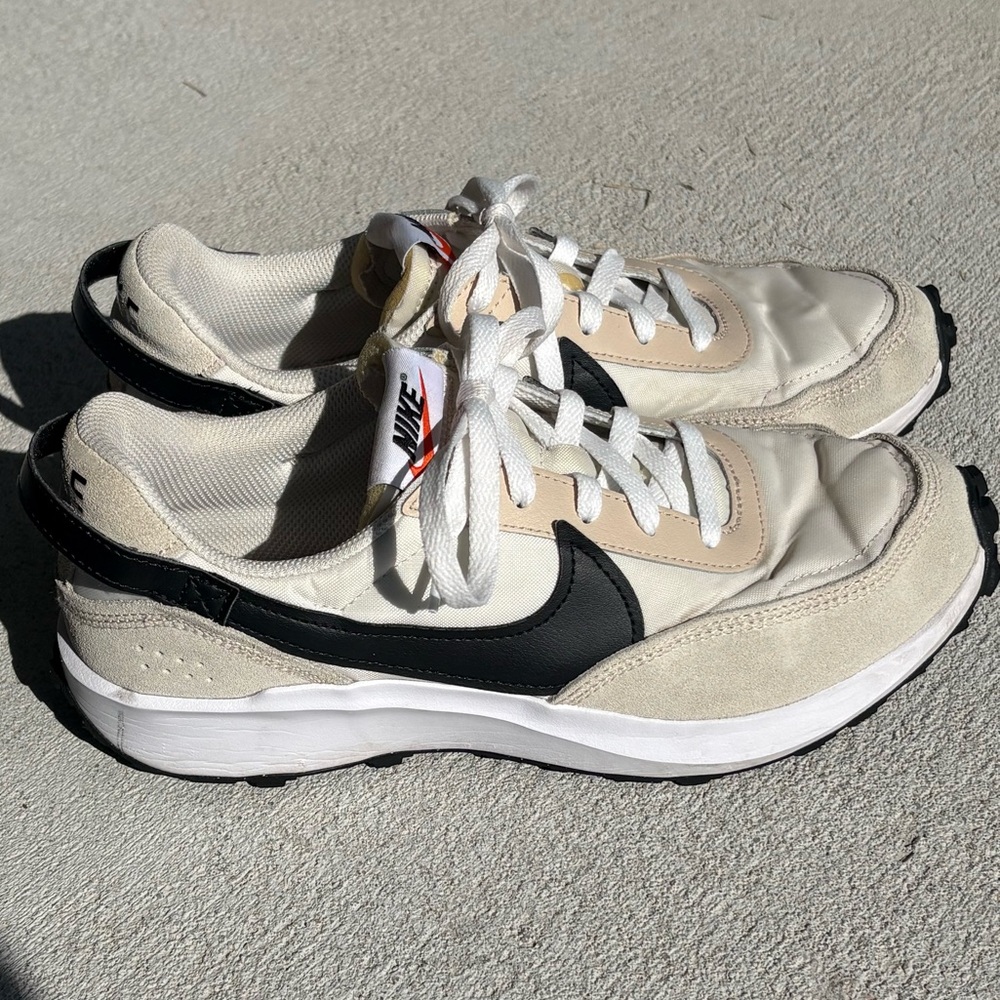 WOMEN'S NIKE WAFFLE DEBUT SNEAKERS Size 9
